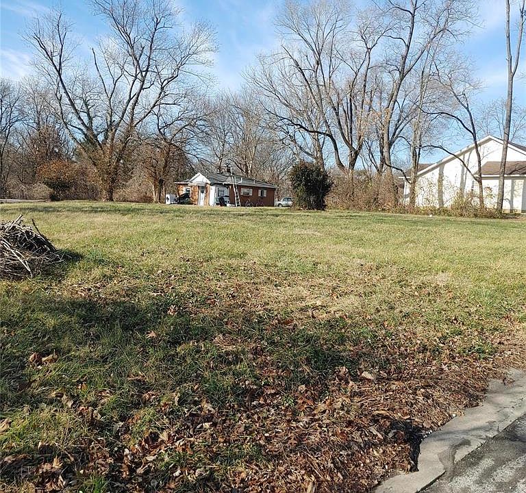 2nd image of 213 Seminole St