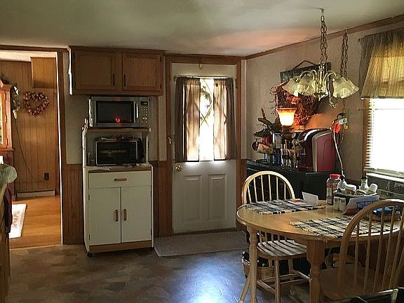 Kitchen , new vinyl floor 