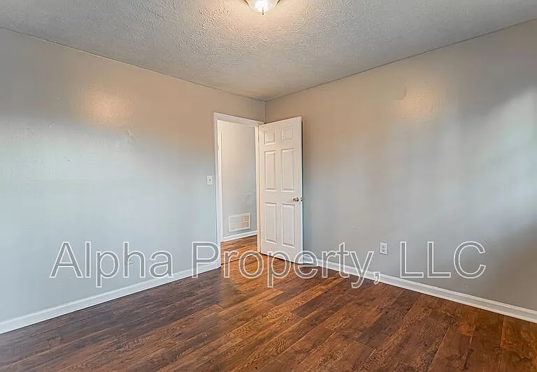 225 Berea Forest Cir #B — Photo 8