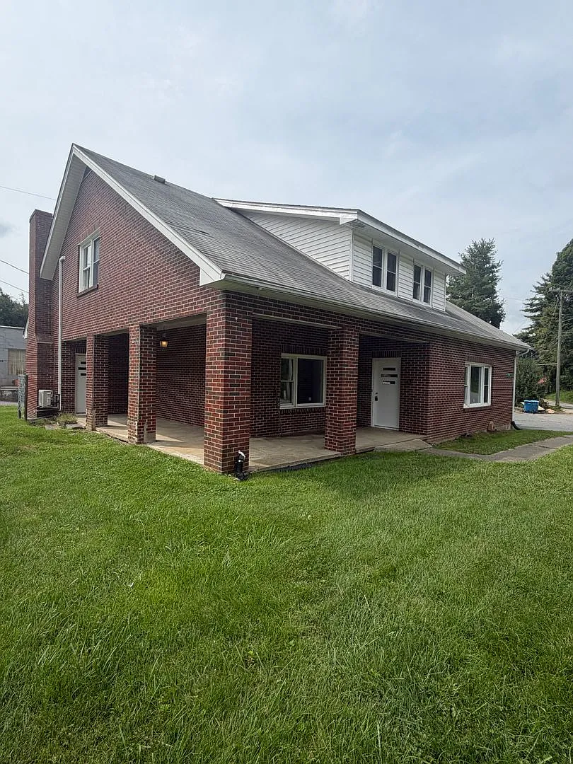 196 Perkinsville Drive — Photo 2