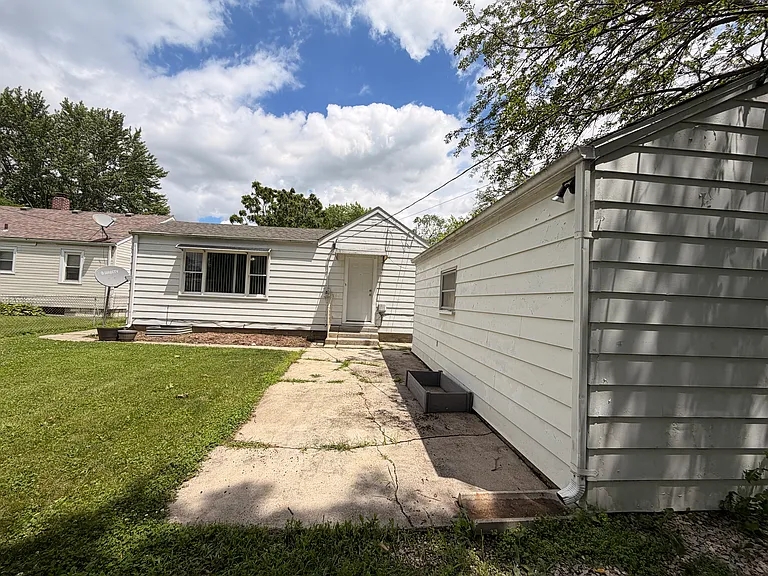 2117 N Maplewood Ave — Photo 13