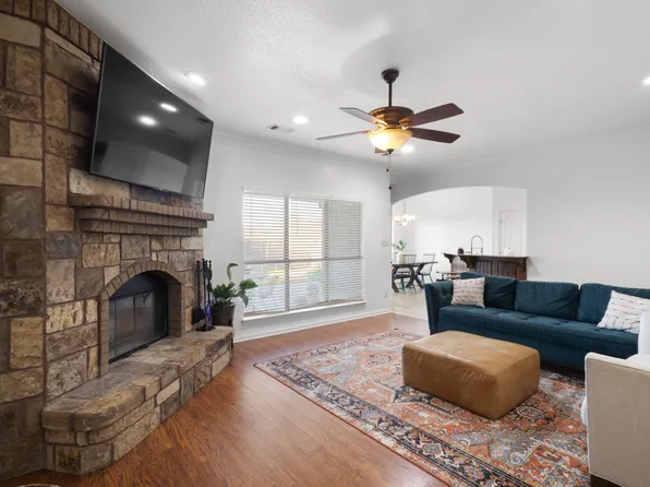 1035 Shady Oaks Dr N, Bridgeport, TX 76426