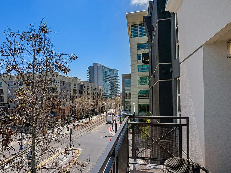 525 11th Ave #1402 — Photo 10