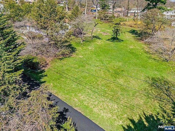 5th image of 6 Schubert Ln
