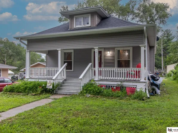 6811 Leighton Ave, Lincoln, NE 68505
