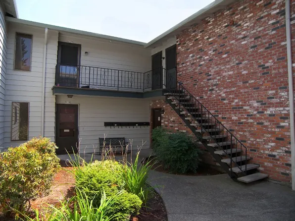 Carlotta, 8113-8131 SE Clay St #8117, Portland, OR 97215