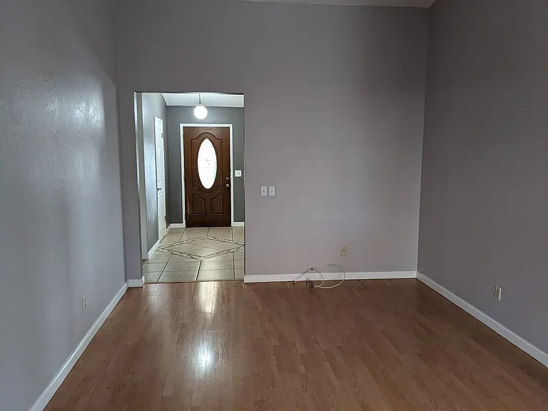 908 Labrador Way — Photo 3