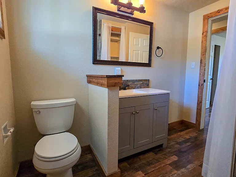 2120 N Wilson Ave — Photo 22