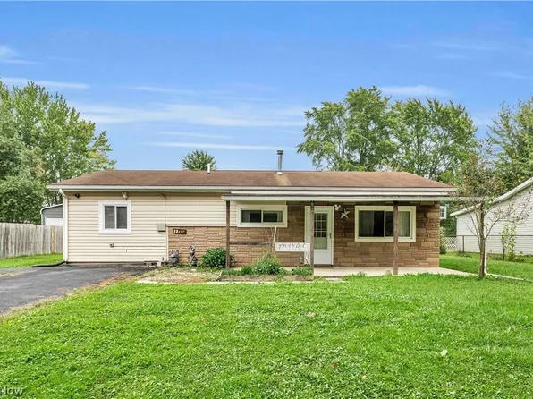 12437 National Dr, Grafton, OH 44044