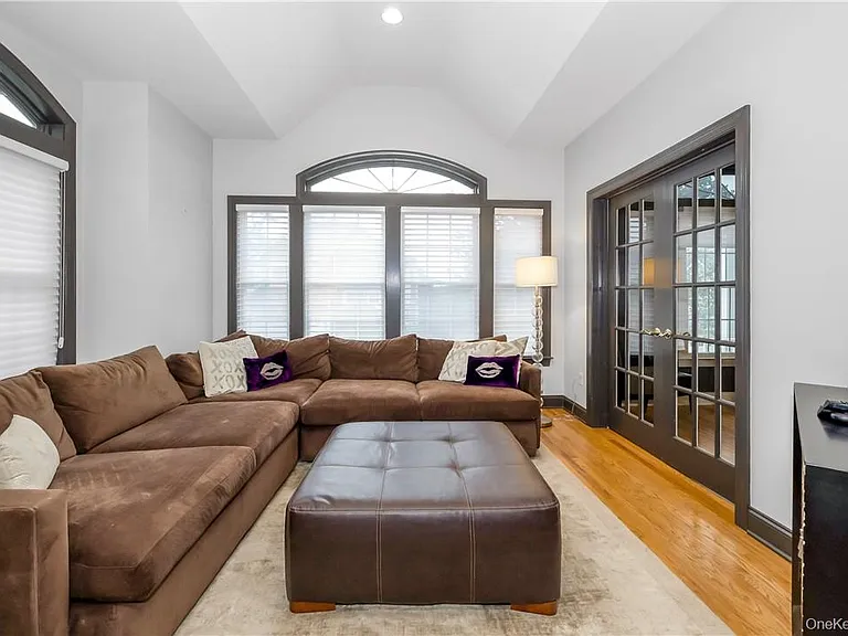 7 Hopkins Ln — Photo 4