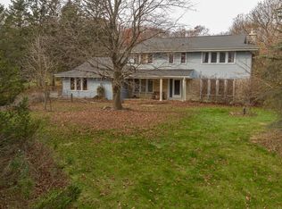 W307N7075 Bette Ann Dr, Hartland, WI 53029