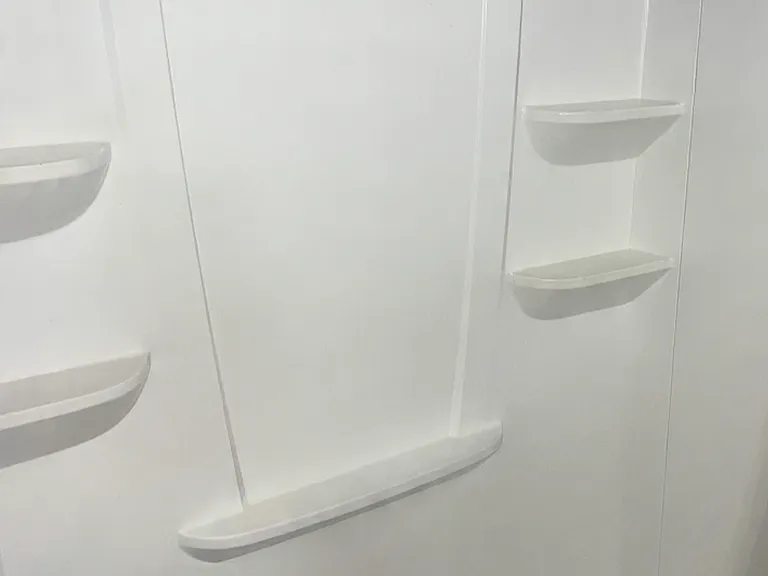 Shower/tub