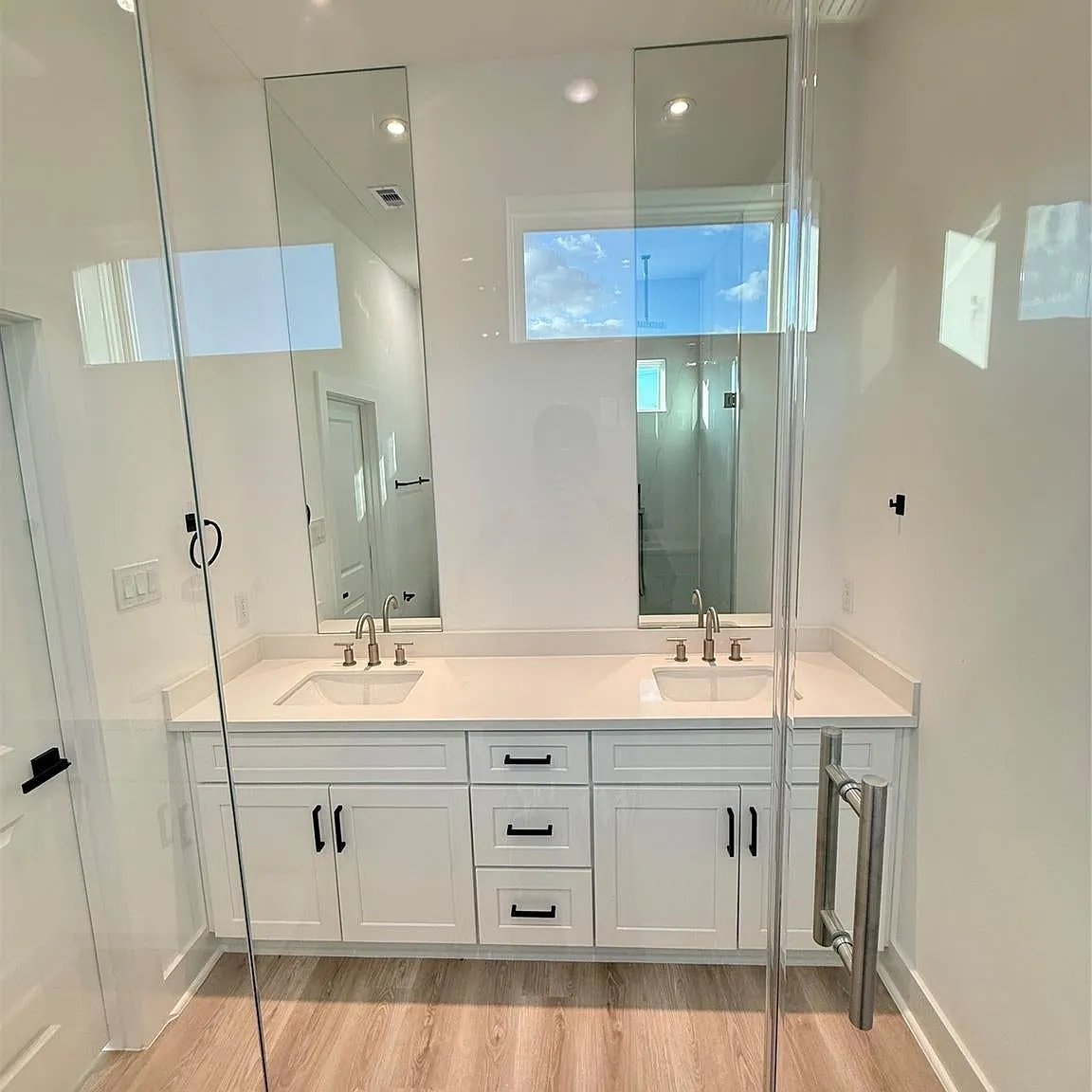 3 bed, 1386 sqft, $1,800 — Photo 2