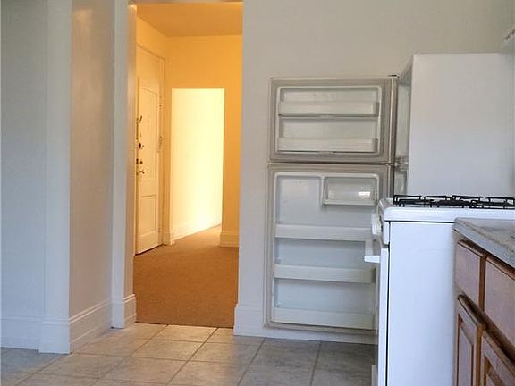 4th image of 3012 44th St APT 2L