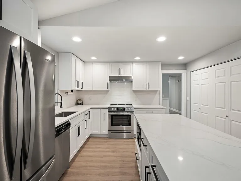 18311 NE 21st St — Photo 10