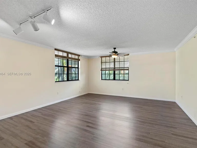 1919 Van Buren St #417A — Photo 6