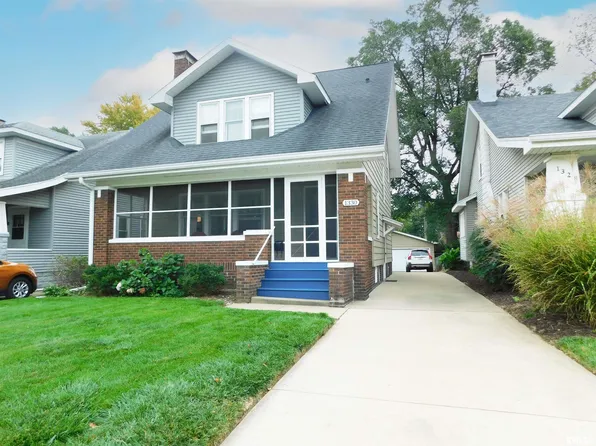 1330 E Hillcrest Pl, Peoria, IL 61603