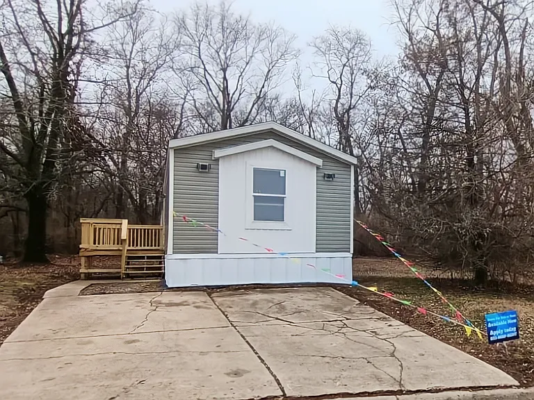 100 Deerwood Dr — Photo 4