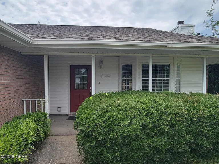 1504 Illinois Ave — Photo 2