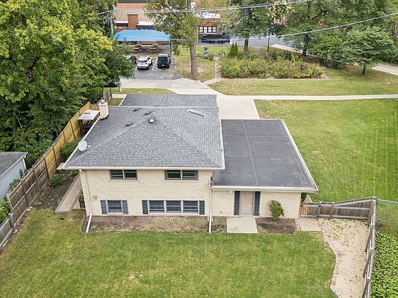 3rd image of 652 S Poplar Ave