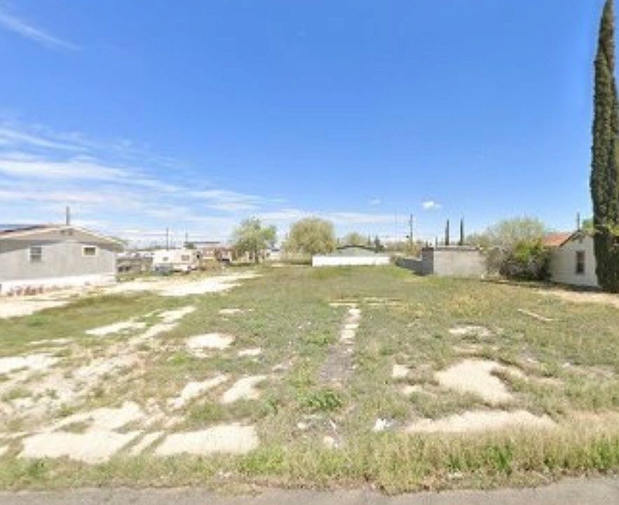 2nd image of 607 Magnolia Blvd