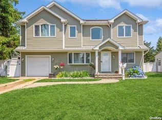 141 Cottage Blvd, Hicksville, NY 11801
