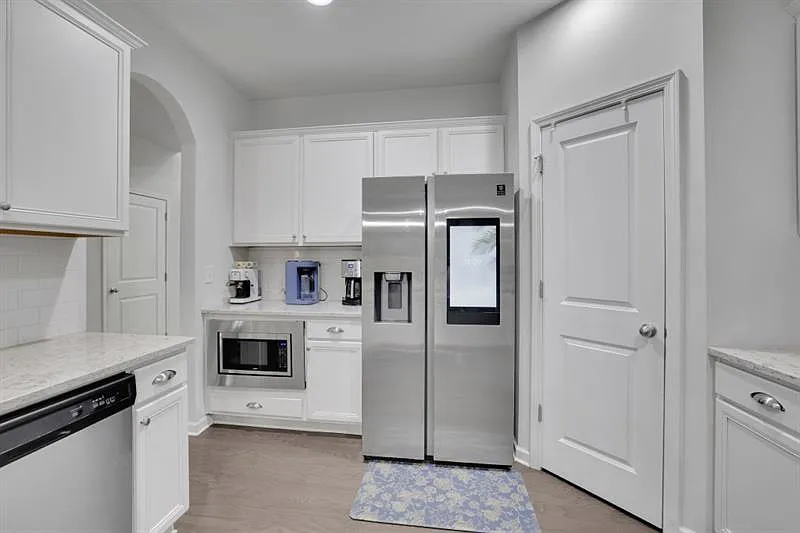 5 bed, 3.0 bath, 2807 sqft, $3,000 — Photo 4