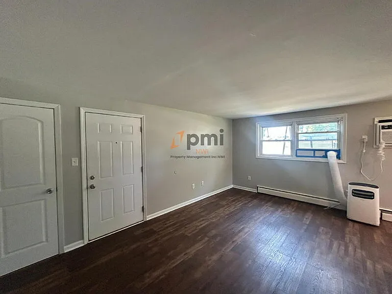 2591 Parkview St #3 — Photo 9