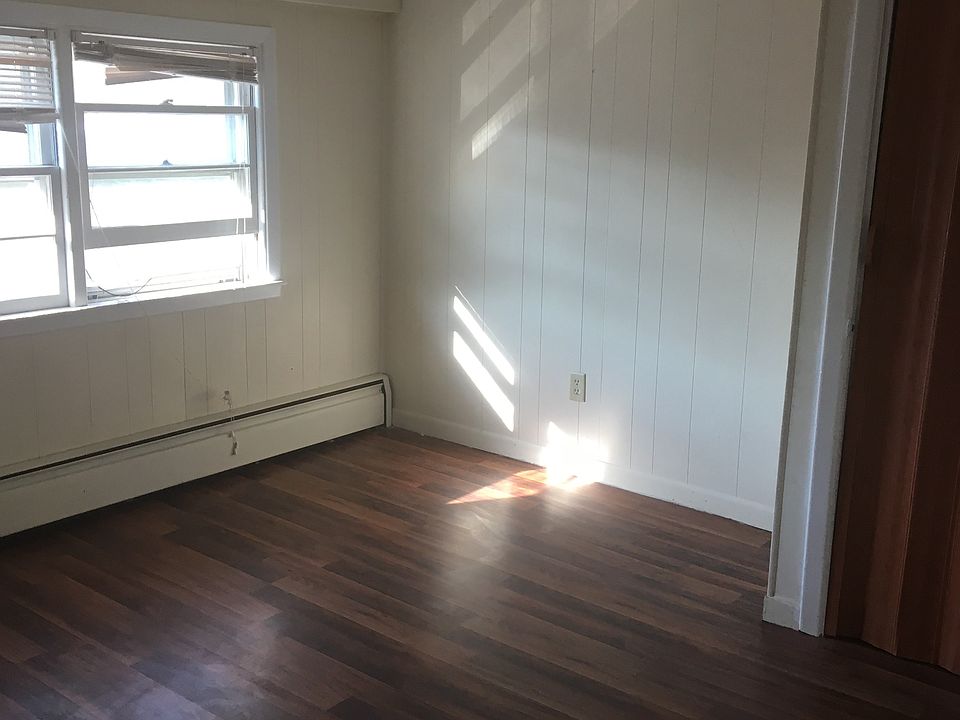 2nd image of 102 Humbert St #B