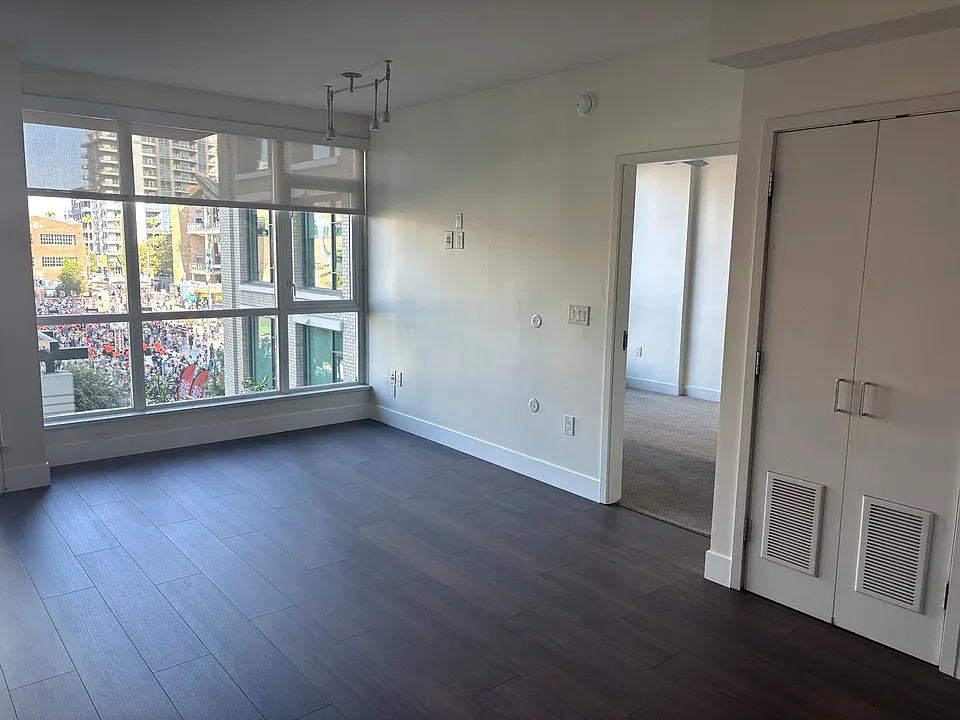 325 7th Ave #302