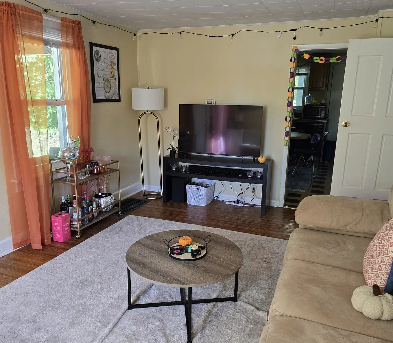 3 bed, 1225 sqft, $2,400 — Photo 3