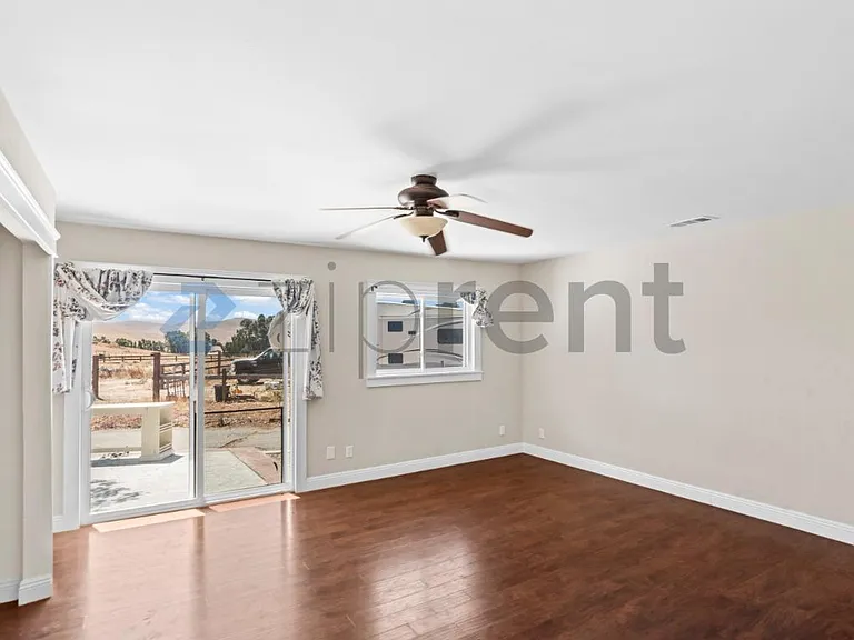 3966 Dyer Rd — Photo 23