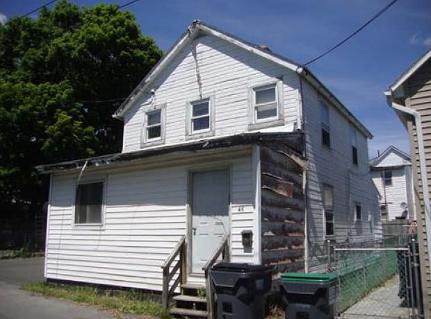 1st image of 46 Clifton St Unit Rear