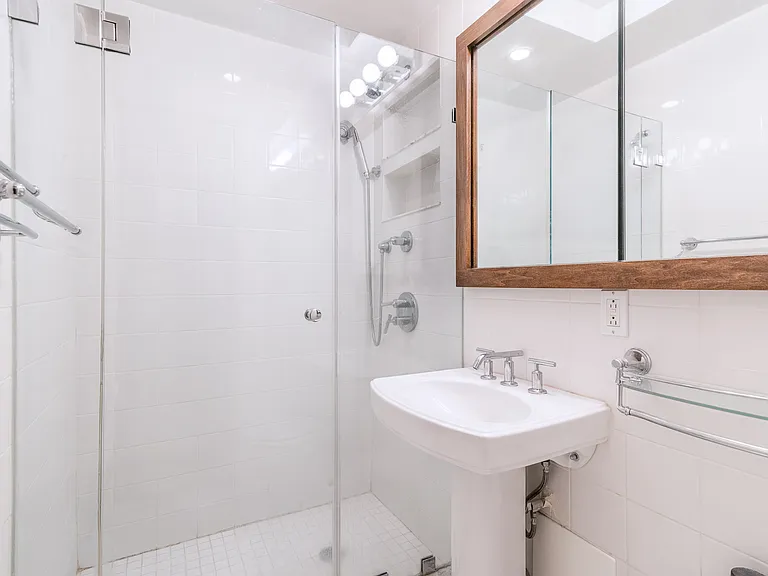 30 E 22nd St #6B — Photo 4