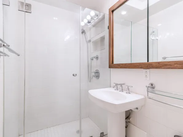 30 East 22nd Street 6B image 4 of 4