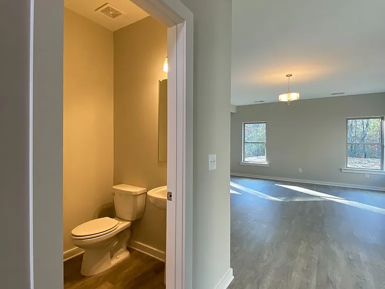 7940 Saint James Dr — Photo 31