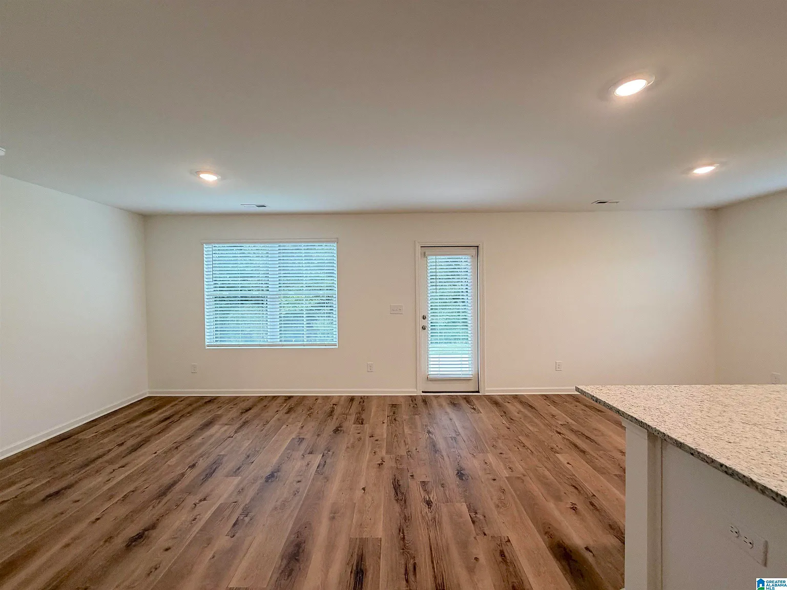 3 bed, 2.0 bath, 1272 sqft, $1,850 — Photo 4