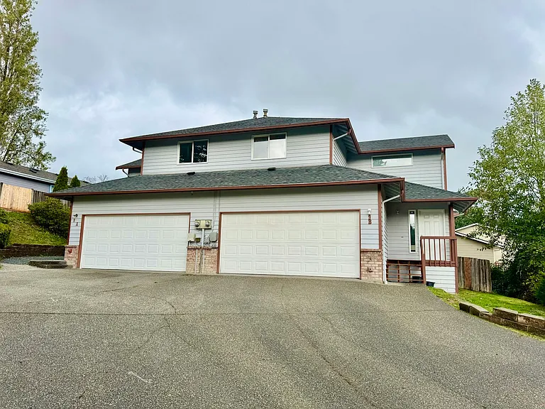 9 76th St SE #B — Photo 1