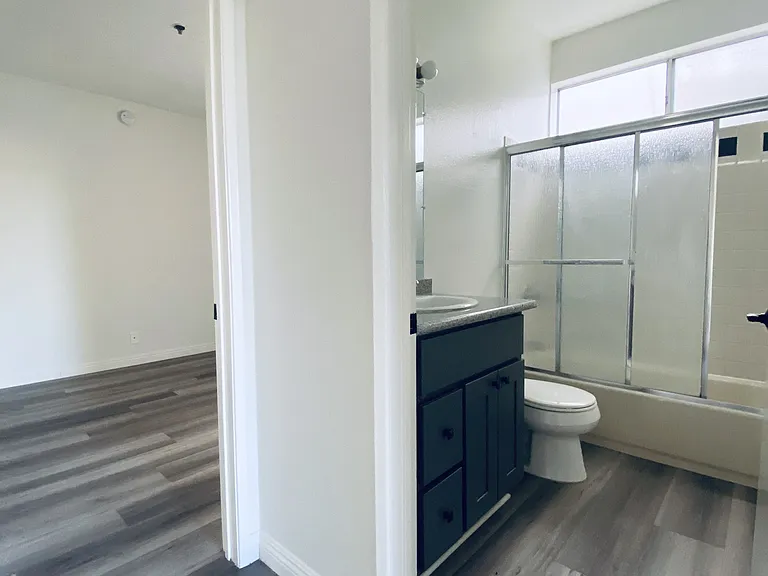 1220 N Las Palmas Ave — Photo 9