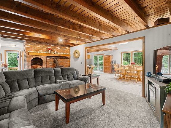 3rd image of 40 Clear Pond Rd