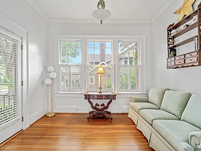 112 Capers St — Photo 9