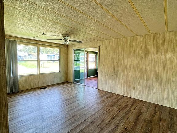 4th image of 5450 Golden Gate Blvd