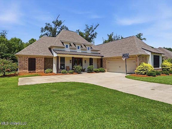 3rd image of 213 Ironwood Pl