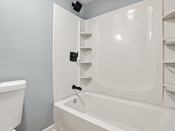 5th image of 238 Auburn St #2