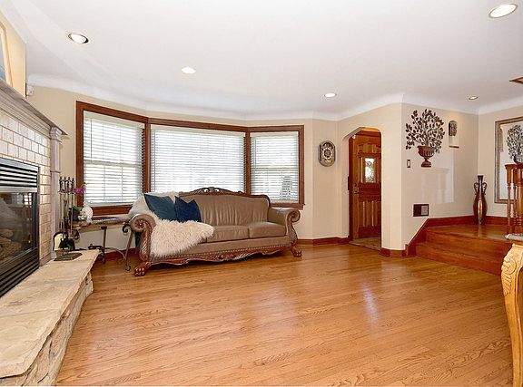 3rd image of 1735 N 75th Ave
