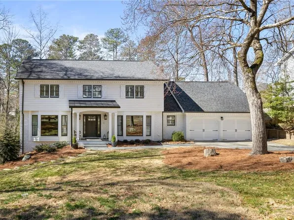 3835 Creekview Dr NE, Marietta, GA 30068