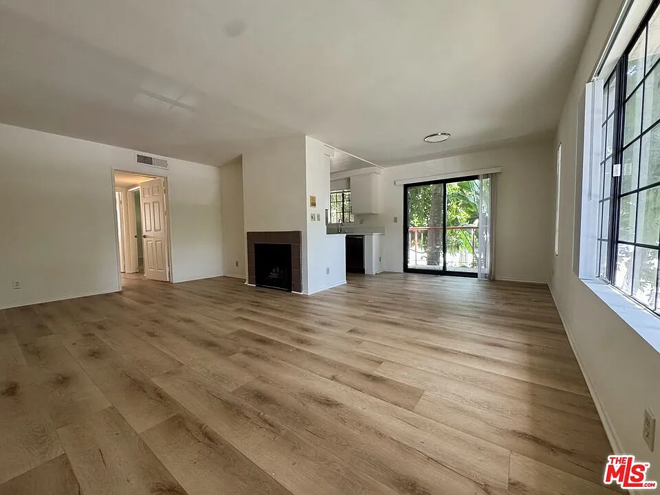 2 bed, 2.0 bath, 1000 sqft, $3,375 — Photo 1