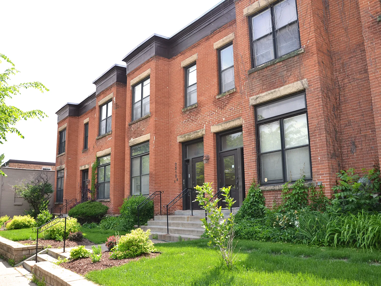 2508 Lyndale Ave S — Photo 1