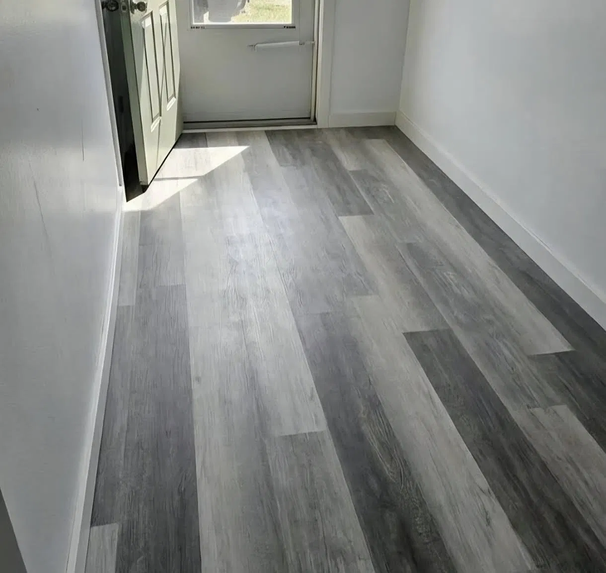 3 bed, 924 sqft, $995 — Photo 1