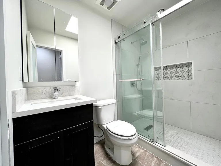 932 S Kenmore Ave — Photo 6